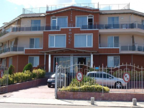 Villa Rouge Apartments